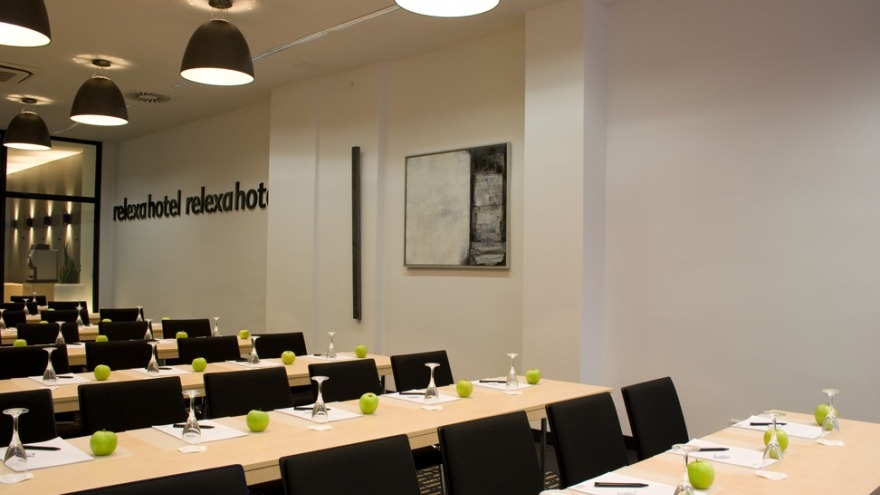 Tagungsraum Berlin Mitte parlamentarische Sitzordnung relexa hotel Berlin - Tagungsraum Berlin Mitte parlamentarische Sitzordnung